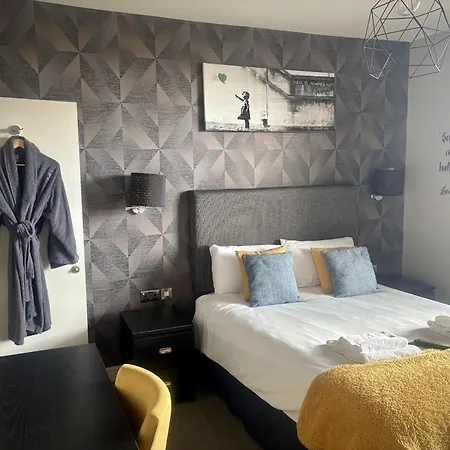 The White Swan, 3*