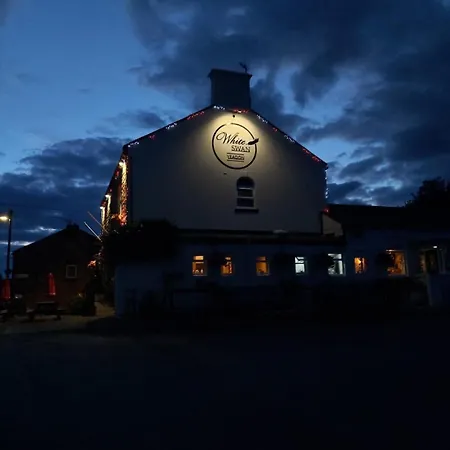 The White Swan, 3*