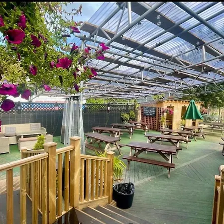 The White Swan, 3*